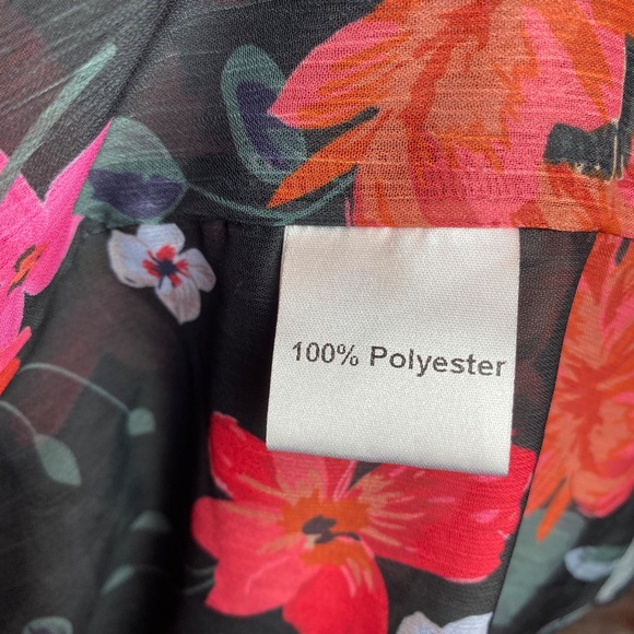 Womenʻs Black Floral Flirty Skort Size Small - Picture 4 of 6